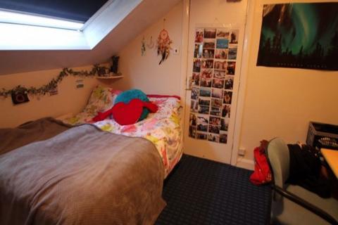 7 bedroom house to rent, Chestnut Avenue, Leeds