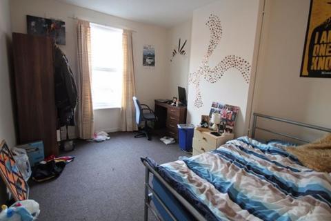 2 bedroom house to rent, Harold Street, Leeds