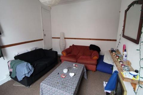 2 bedroom house to rent, John Street, Leeds