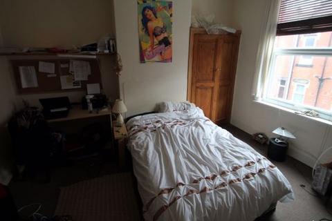 2 bedroom house to rent, John Street, Leeds