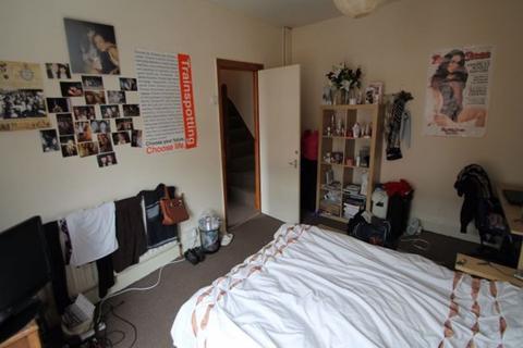 2 bedroom house to rent, John Street, Leeds