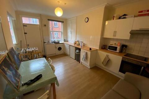 4 bedroom house to rent, Estcourt Avenue, Leeds