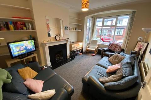 4 bedroom house to rent, Estcourt Avenue, Leeds