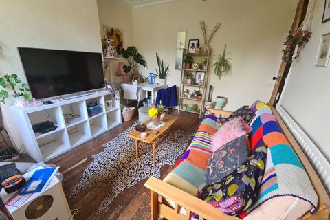 2 bedroom house to rent, Haddon Place, Leeds