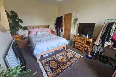 2 bedroom house to rent, Haddon Place, Leeds