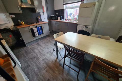 6 bedroom house to rent, Thornville Road, Leeds