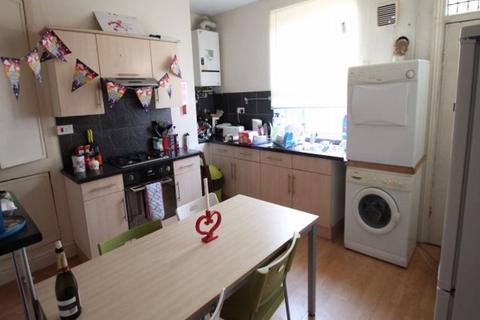 6 bedroom house to rent, Thornville Road, Leeds