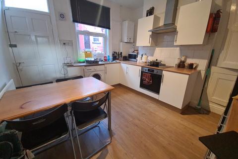 3 bedroom house to rent, Harold Terrace, Leeds