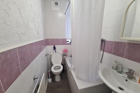 3 bedroom house to rent, Harold Terrace, Leeds