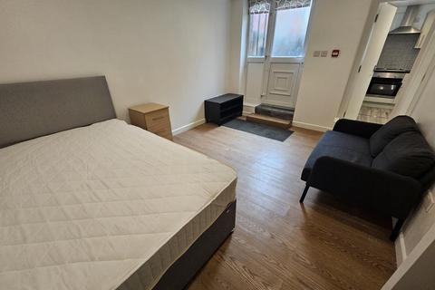 1 bedroom house to rent, Estcourt Terrace, Leeds