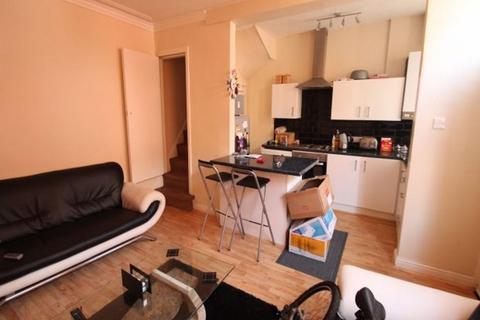 2 bedroom house to rent, Harold Place, Leeds