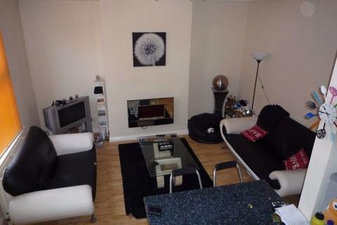 2 bedroom house to rent, Harold Place, Leeds