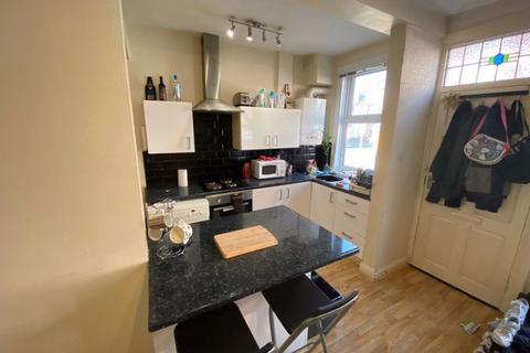2 bedroom house to rent, Harold Place, Leeds