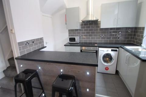 2 bedroom house to rent, Harold View, Leeds