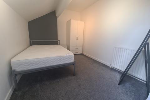 2 bedroom house to rent, Harold View, Leeds