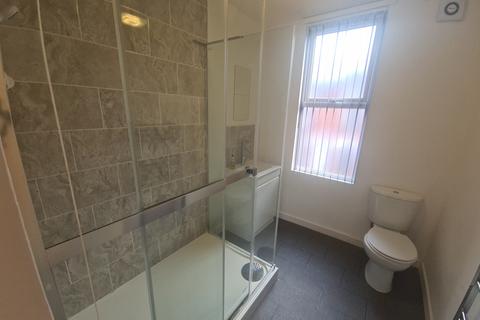 2 bedroom house to rent, Harold View, Leeds