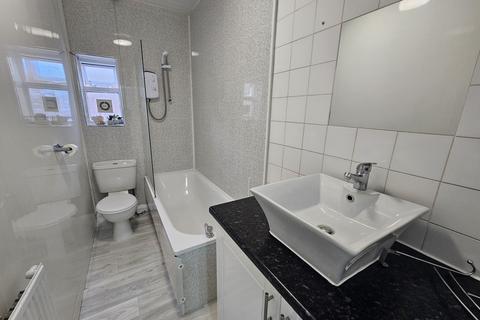 3 bedroom house to rent, Royal Park Road, Leeds