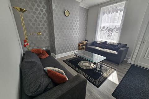 3 bedroom house to rent, Royal Park Road, Leeds