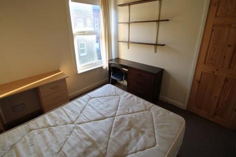 4 bedroom house to rent, Ashville Road, Leeds
