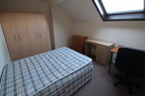 4 bedroom house to rent, Ashville Road, Leeds