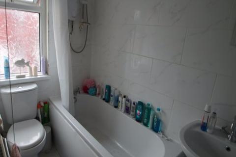 5 bedroom house to rent, Queens Road, Leeds