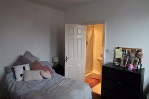 5 bedroom house to rent, Queens Road, Leeds