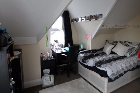 5 bedroom house to rent, Queens Road, Leeds