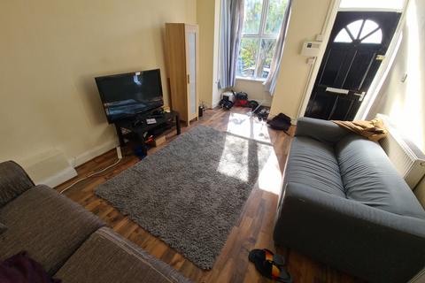 3 bedroom house to rent, Brudenell Street, Leeds