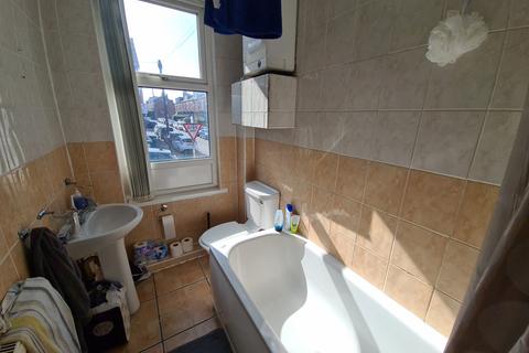 3 bedroom house to rent, Brudenell Street, Leeds