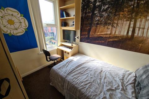 3 bedroom house to rent, Brudenell Street, Leeds