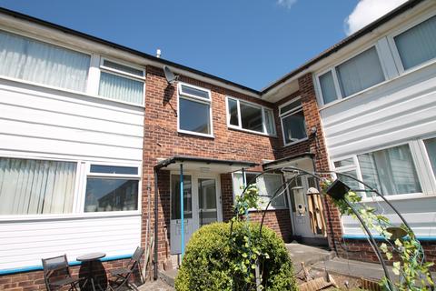 1 bedroom house to rent, Falkland Court, Leeds