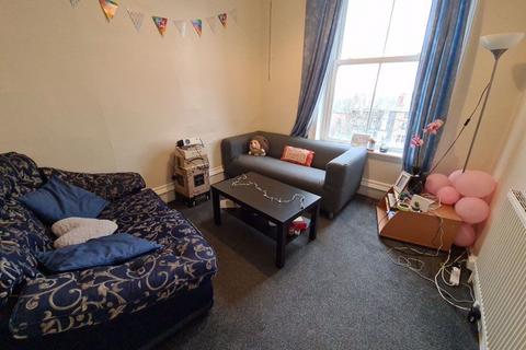 3 bedroom house to rent, Moorland Road, Leeds