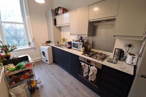 3 bedroom house to rent, Moorland Road, Leeds