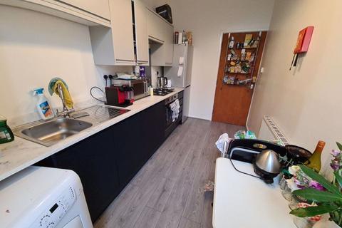 3 bedroom house to rent, Moorland Road, Leeds