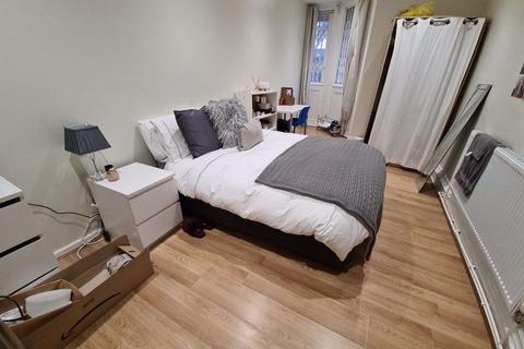 3 bedroom house to rent, Hyde Park, Leeds