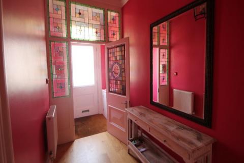 4 bedroom flat to rent, Regent Park Avenue, Leeds