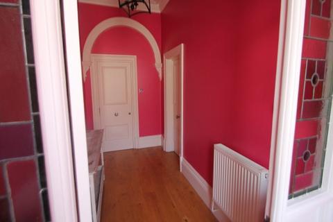 4 bedroom flat to rent, Regent Park Avenue, Leeds