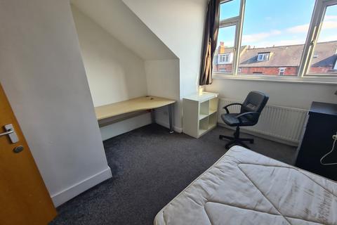 6 bedroom house to rent, Brudenell Road, Leeds