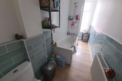 8 bedroom house to rent, Victoria Road, Leeds