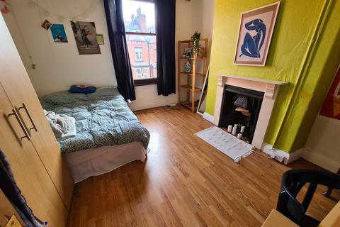 7 bedroom house to rent, Brudenell Road, Leeds