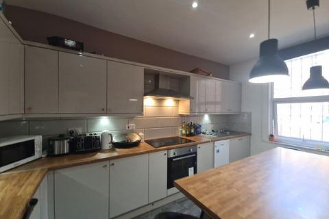 7 bedroom house to rent, Brudenell Mount, Leeds