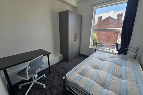 5 bedroom house to rent, Royal Park Grove, Leeds