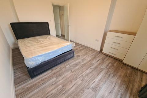 2 bedroom flat to rent, Oakwood Drive, Leeds