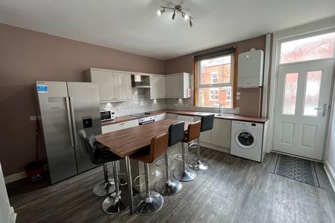 6 bedroom house to rent, Brudenell View, Leeds