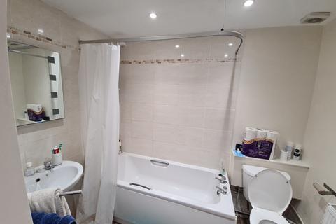 3 bedroom house to rent, Moorland Avenue, Leeds