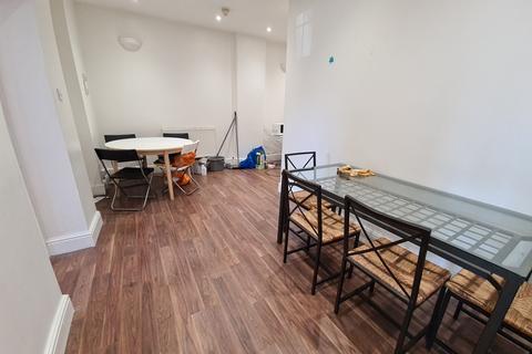 3 bedroom house to rent, Moorland Avenue, Leeds