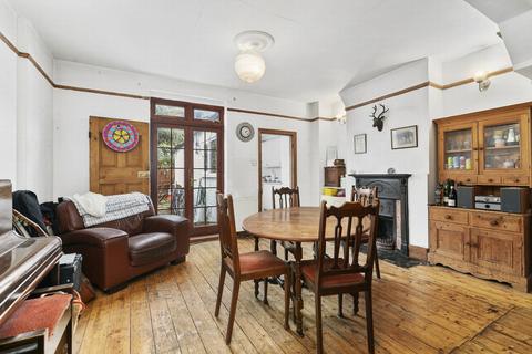 31 Montague Road, London, W7 3PG