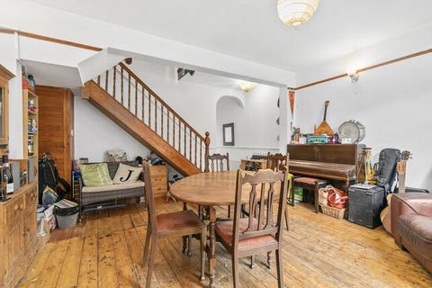 31 Montague Road, London, W7 3PG
