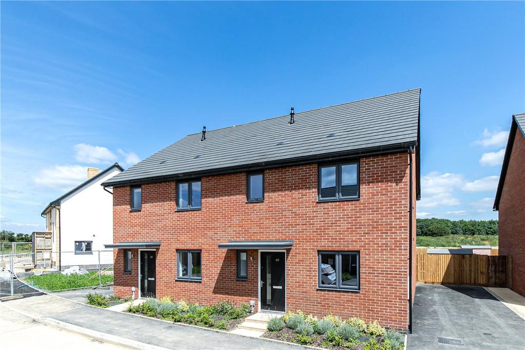 Rye Crescent, Curbridge, Witney, OX29 3 bed semidetached house £