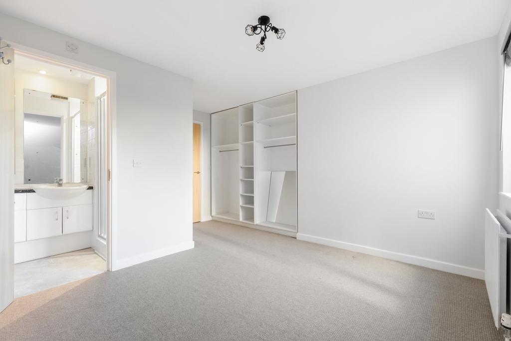 Crown Dale, Crystal Palace, SE19 3 bed flat £2,392 pcm (£552 pw)